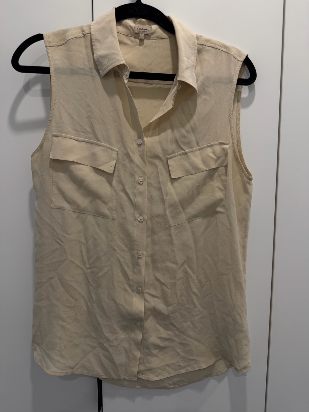 Aritzia Babaton Sleeveless Button-Down Shirt in Cream 100% silk